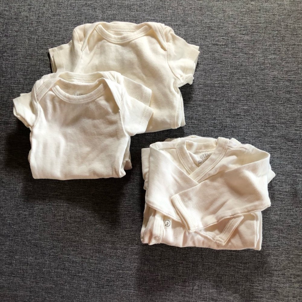 Set of 6 onesies/bodysuit from LITTLE PLANET by Carter’s - 2 of each of 3 kinds